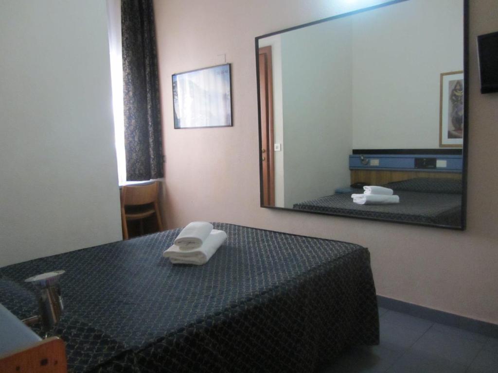 Hotel Nizza Milánó Szoba fotó